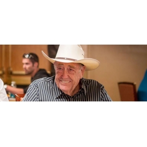 87岁的Doyle Brunson第四次战胜癌症，曾获得10条金手链