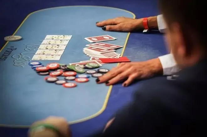 德州扑克用非坚果强牌追求最大价值的风险