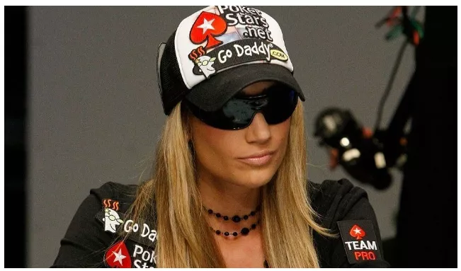 2020年最炙手可热的女扑克玩家(图5)